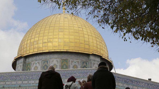 Israel arrests head of Al-Aqsa�s construction department