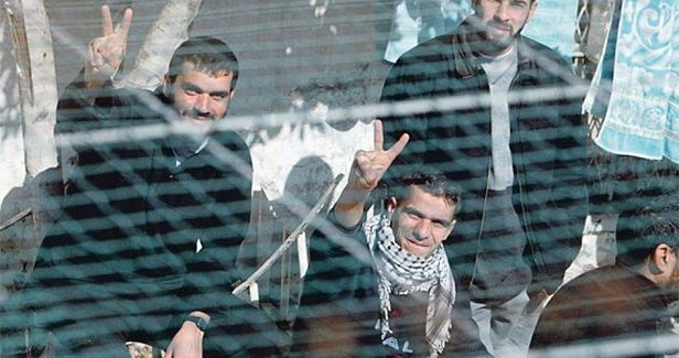 Israel approves bill to prevent early release of Palestinian prisoners
