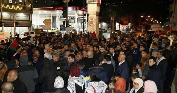 Hundreds rally in Qalqilya over Trump's declaration on Jerusalem