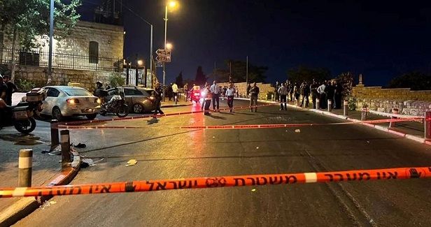 Palestinian fighters open fire at military checkpoint