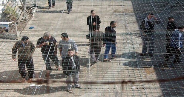 Palestinian prisoners continue their protest steps for 18th day