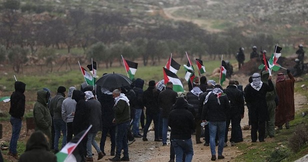 Palestinians rally in protest at allowing settlers return to Homesh