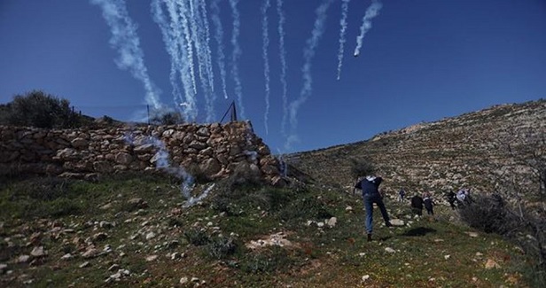 Two Palestinians arrested, scores injured in West Bank clashes