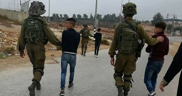 IOF rounds up 3 Palestinian minors