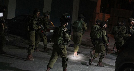 West Bank homes raided, citizens kidnapped in IOF dawn raids