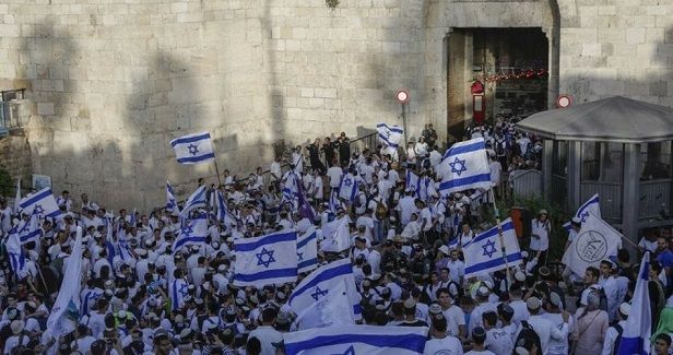 Temple mount groups organize Israeli flag march in Jerusalem