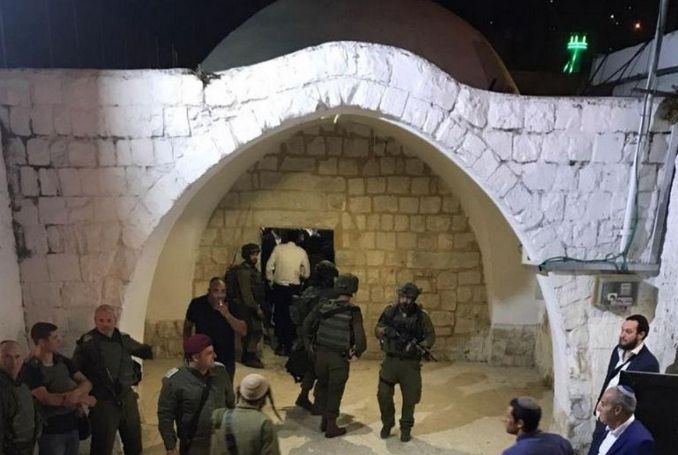 Hundreds of Jewish Settlers Storm Nablus Site