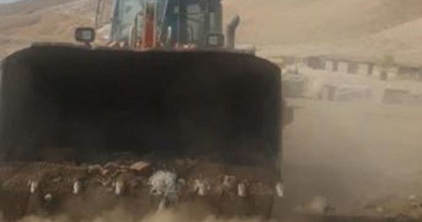Settler bulldozes land to build wall for his outpost in Jericho
