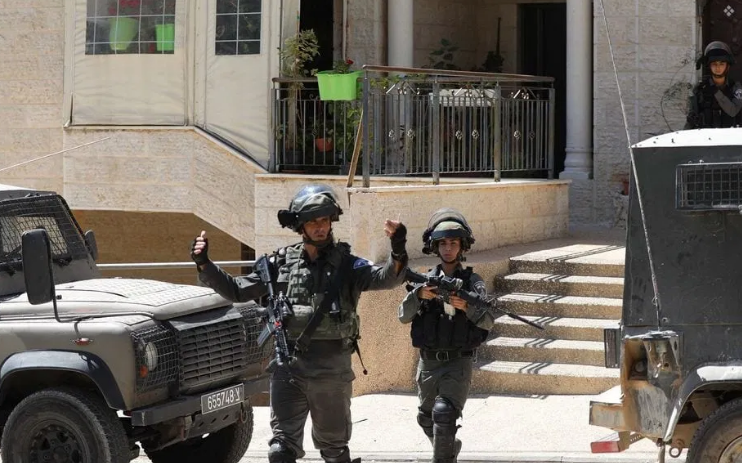 Palestine: occupation soldiers close down agricultural union