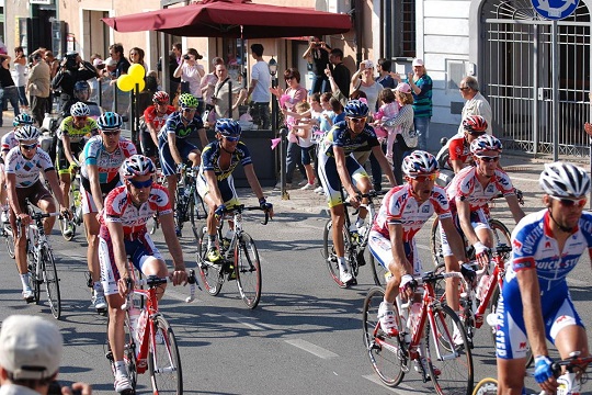 Palestinian cyclists protest against Giro dItalia Judaisation race