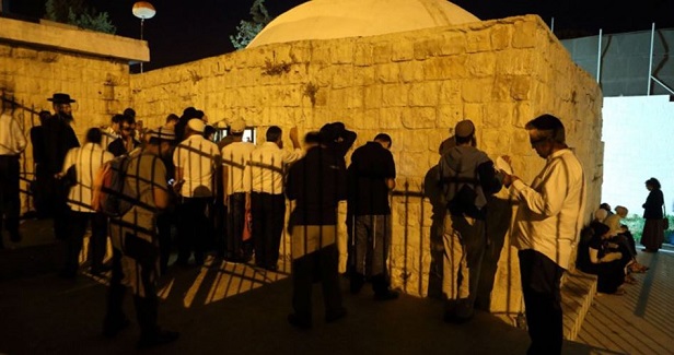 Settlers break into Nablus shrines to perform Talmudic rituals