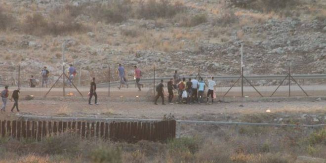 Tulkarm: Palestinian worker shot, dozens inhale teargas fired by IOF