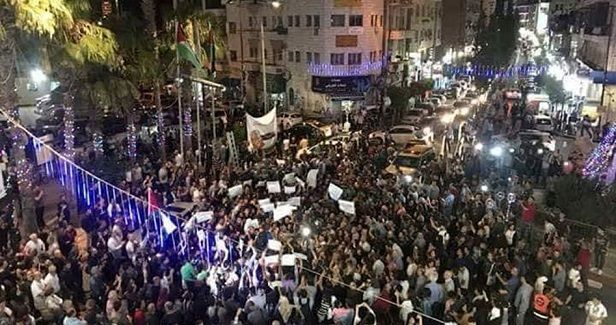 Large marches in Ramallah, Bethlehem to protest PA sanctions