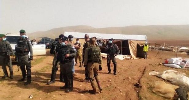 IOF seizes agricultural tools, tents during raid on JV hamlet
