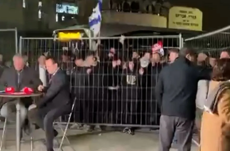 Jewish settlers attack Israel's Channel 13 television crew in Jerusalem