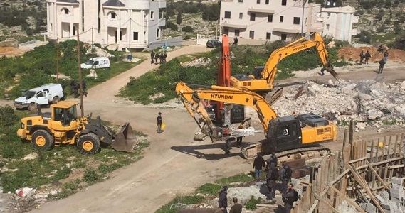 8 Palestinians go homeless as IOA knocks down Issawiya homes