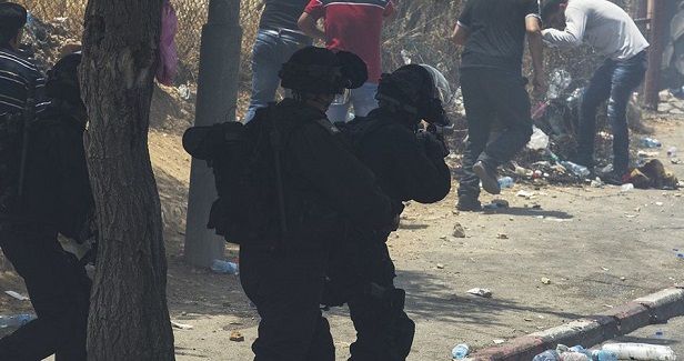 Dozens of Palestinians choke on teargas in Jerusalem clashes