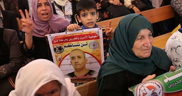 Prisoner Barghouthi starts open hunger strike