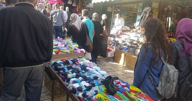 Many are the shoppers, few are the buyers!