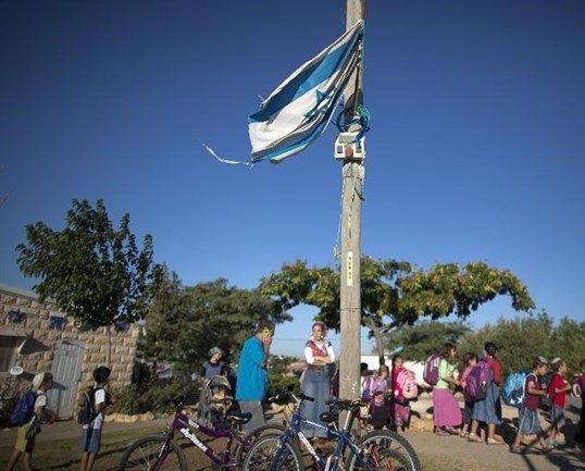 Israeli settlers set up new mobile caravans in Jordan Valley settlement