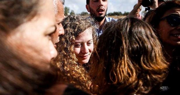 Palestinian soldier-slapping girl, her mother freed from Israeli jail