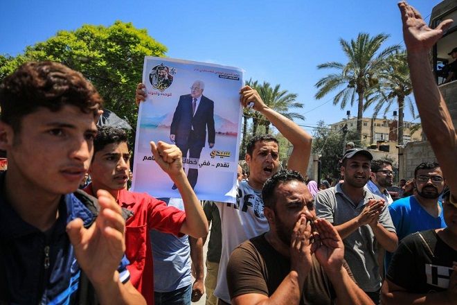 Palestinian, Arab journalists support Abbas battle against US deal