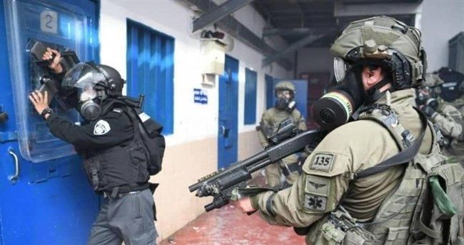 Israeli suppression forces search section 4 of Rimon prison