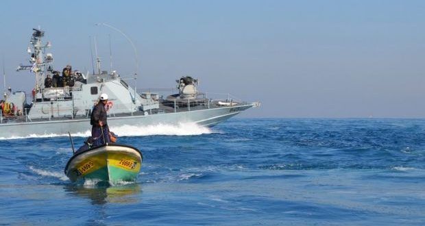 Israeli occupation forces arrested three fishermen after attacking their boats