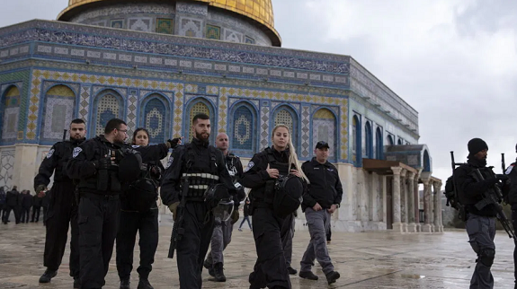 Israel excludes youth from Al-Aqsa for 3 months