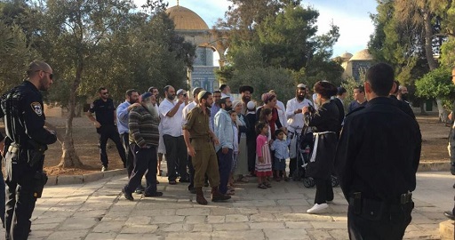 200 Israeli settlers break into al-Aqsa Mosque