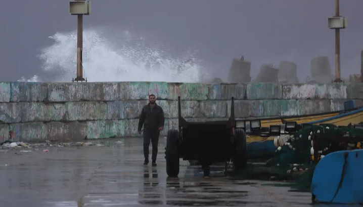 Palestinians in Gaza fight back as large waves erode their beaches
