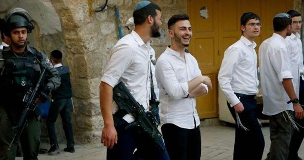 Three Jerusalemites injured, one by gunfire, in settler attack