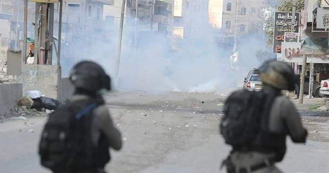 2 Palestinian minors suffer head injury during Qalandiya clashes