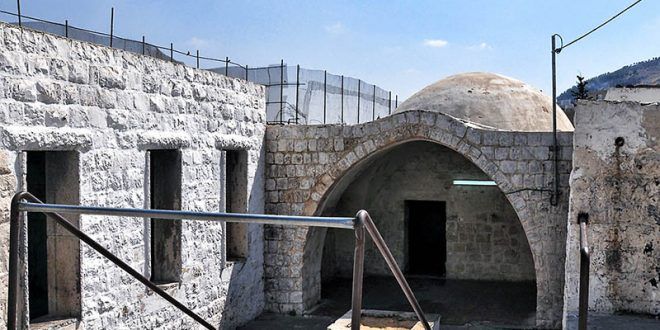 1,000 settlers storm Joseph�s Tomb in Nablus, West Bank