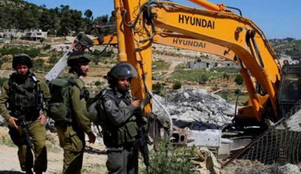 Israeli army bulldozes lands and structures in W. Bank