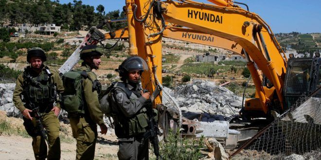 IOF demolish Palestinian house in Beit Hanina