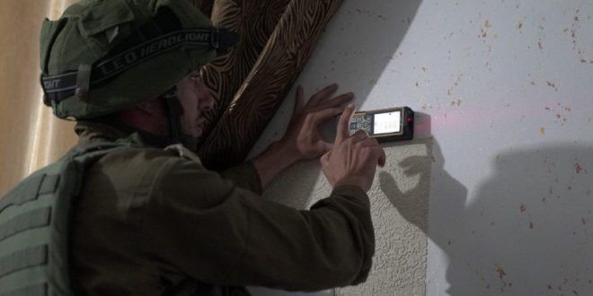 West Bank: IOF invade homes, arrest ten Palestinians