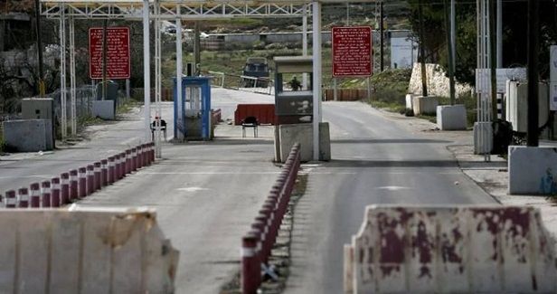 Israeli army closes off southern Nablus, blocks Palestinians� movement