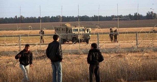 IOF arrests 3 Palestinians on Gaza border