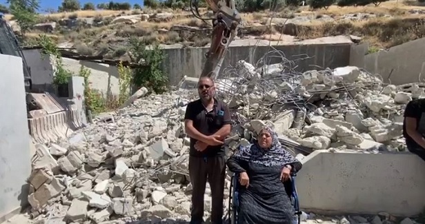 Jerusalemite elderly in wheelchair forced to raze her own house