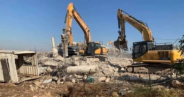 IOA razes several homes, structures in W. Bank and J�lem