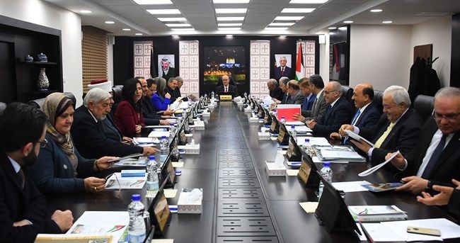 Palestinian government submits resignation to Abbas