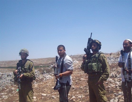 Israeli settlers attack Palestinian olive-pickers in Hebron