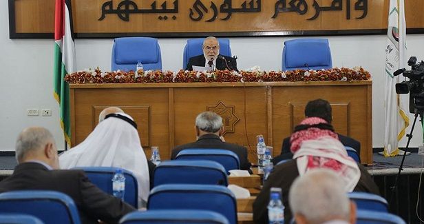 Hamas: The PLC is the master of its own fate and cannot be dissolved