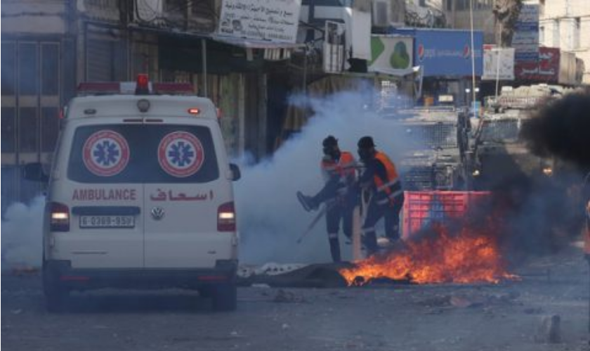 Two Palestinians injured, one kidnaped in IOF raid in Qalqilya