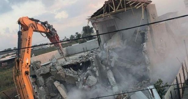 IOA razes Palestinian-owned structures in Jabel Mukaber