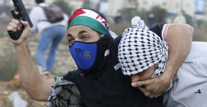 Undercover Israeli soldiers kidnap Palestinian youth