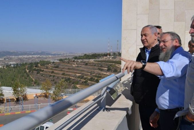 Netanyahu Visits West Bank Settlement to Celebrate US Announcement