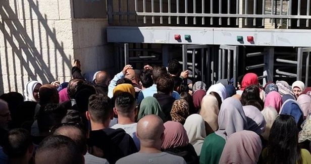 Israel's 'humiliation queue' for East Jerusalem Palestinians