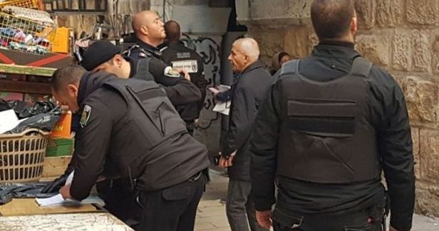 Israel police seize stalls, slap fines against Palestinians near Aqsa